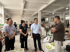 <b><b>一时间召开专题摆设会</b></b>